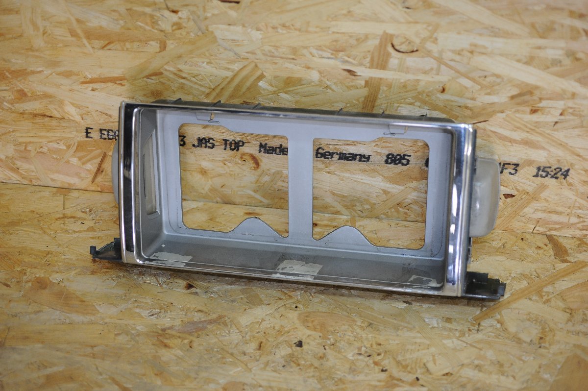 【日産】y31 シーマ リア テールランプフィニッシャーパネル ナンバー カバーパネル ライセンス灯拍卖