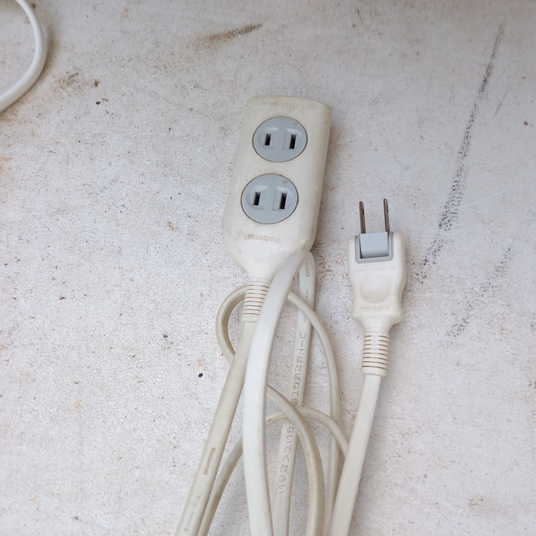 電源タップ 延長コード 電源コード 3口 稼働品 約2m拍卖