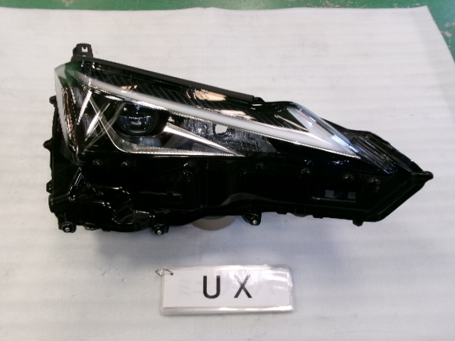 レクサス UX250h MZAH10 右ヘッドランプユニット LED 即決 6607拍卖