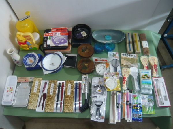 B228◆厨房用品 まとめ 熊かき氷機 電気保温器 花瓶 たち吉 小皿 茶托揃 箸 ガラス器 しゃもじしゃもじ 他 40点以上◆未使用、中古◆K拍卖