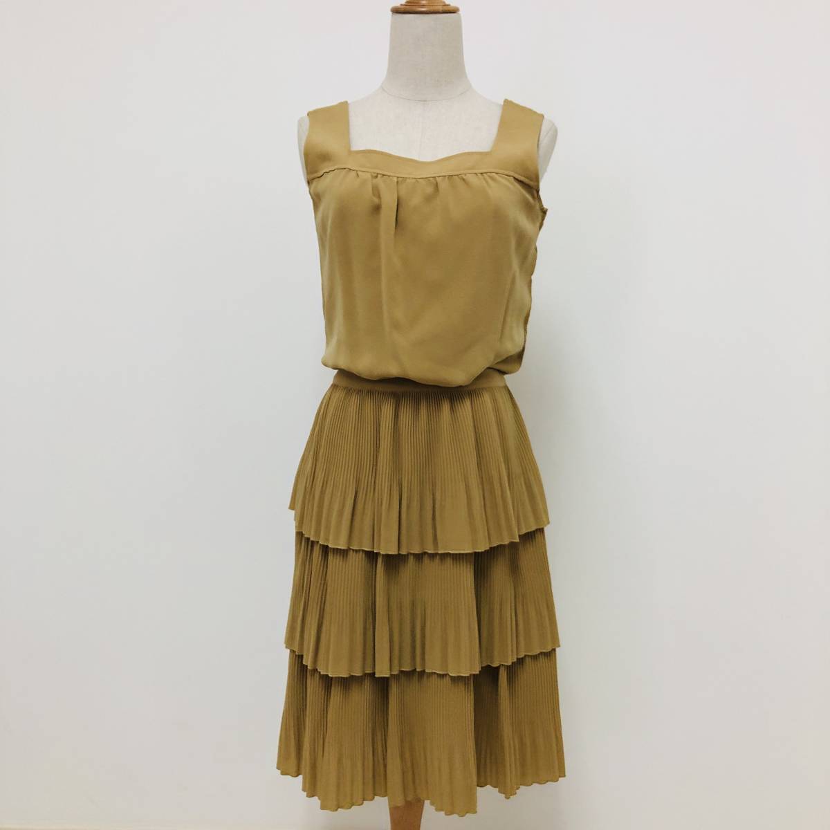 a02642 美品 sunauna スーナウーナ ワンピース ノースリーブ ひざ丈 日本製 サイズ38 マスタード色 レディース エレガントガーリーチック拍卖