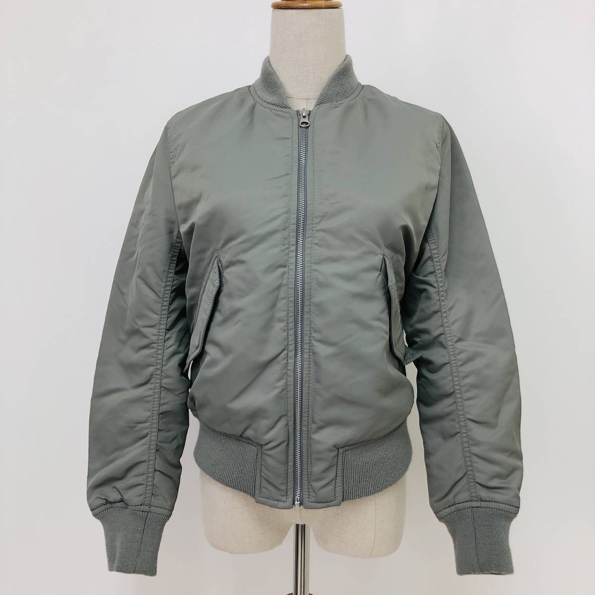 a02661 美品 UNIQLO ユニクロ ジャンバー ブルゾン 長袖 フルジップ ポケット 秋 冬 M グレー 無地 メンズ シンプルデイリーカジュアル拍卖