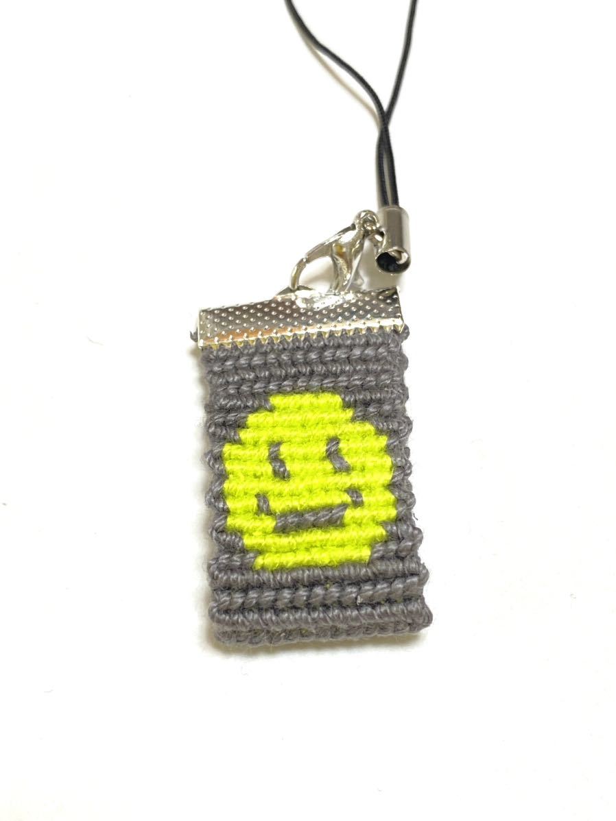 ハンドメイド★ミサンガストラップ ニコちゃん グレー ネオンイエロー(115)値下げ拍卖