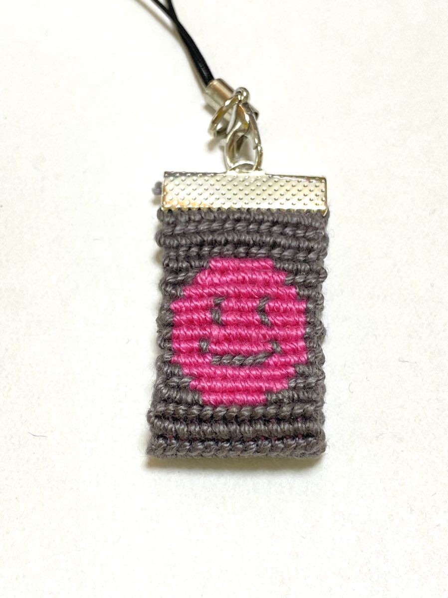 ハンドメイド★ミサンガストラップ ニコちゃん グレー ピンク(204)値下げ拍卖
