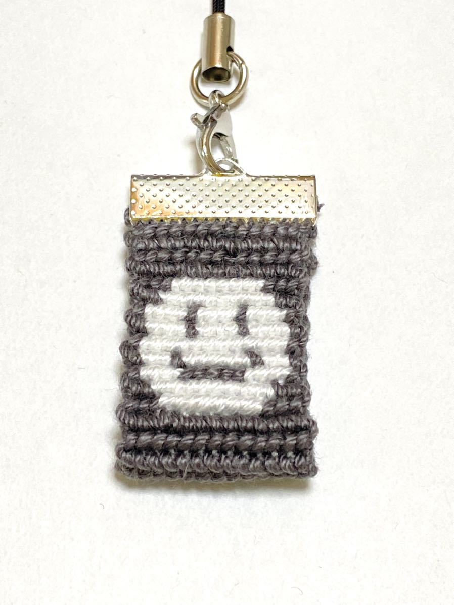 ハンドメイド★ミサンガストラップ ニコちゃん グレー ホワイト(230)値下げ拍卖