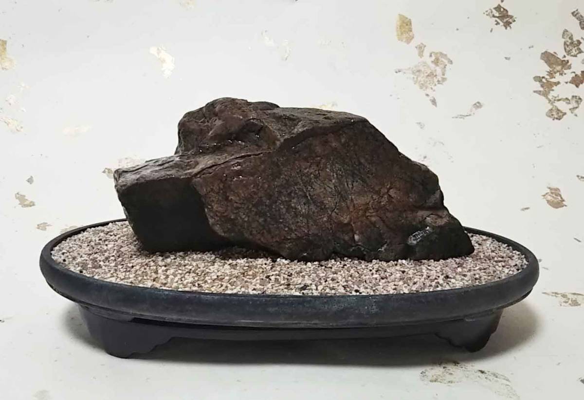 水石 瀬田川チャート系石 「岩型石」 ウブ石 幅 200mm x 高さ 85mm x 奥行 85mm 重さ 1.63㎏拍卖