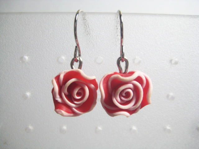 フィモ薔薇ピアス☆赤白拍卖