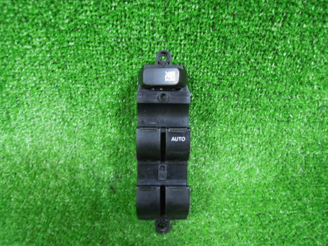 三菱 デリカ D:2 MB15S パワーウィンドウスイッチ 中古 YK8 82K70 18ピン A2097拍卖