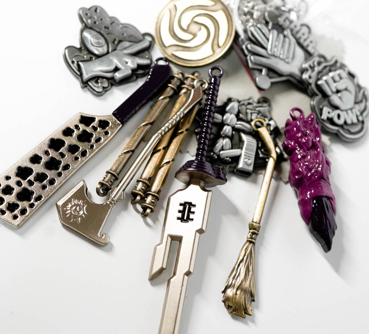 キーホルダー 呪術廻戦 虎杖悠仁 伏黒恵 五条悟 アクセサリー 箒斧鉈 11種セット 布巾付【現物撮影】拍卖