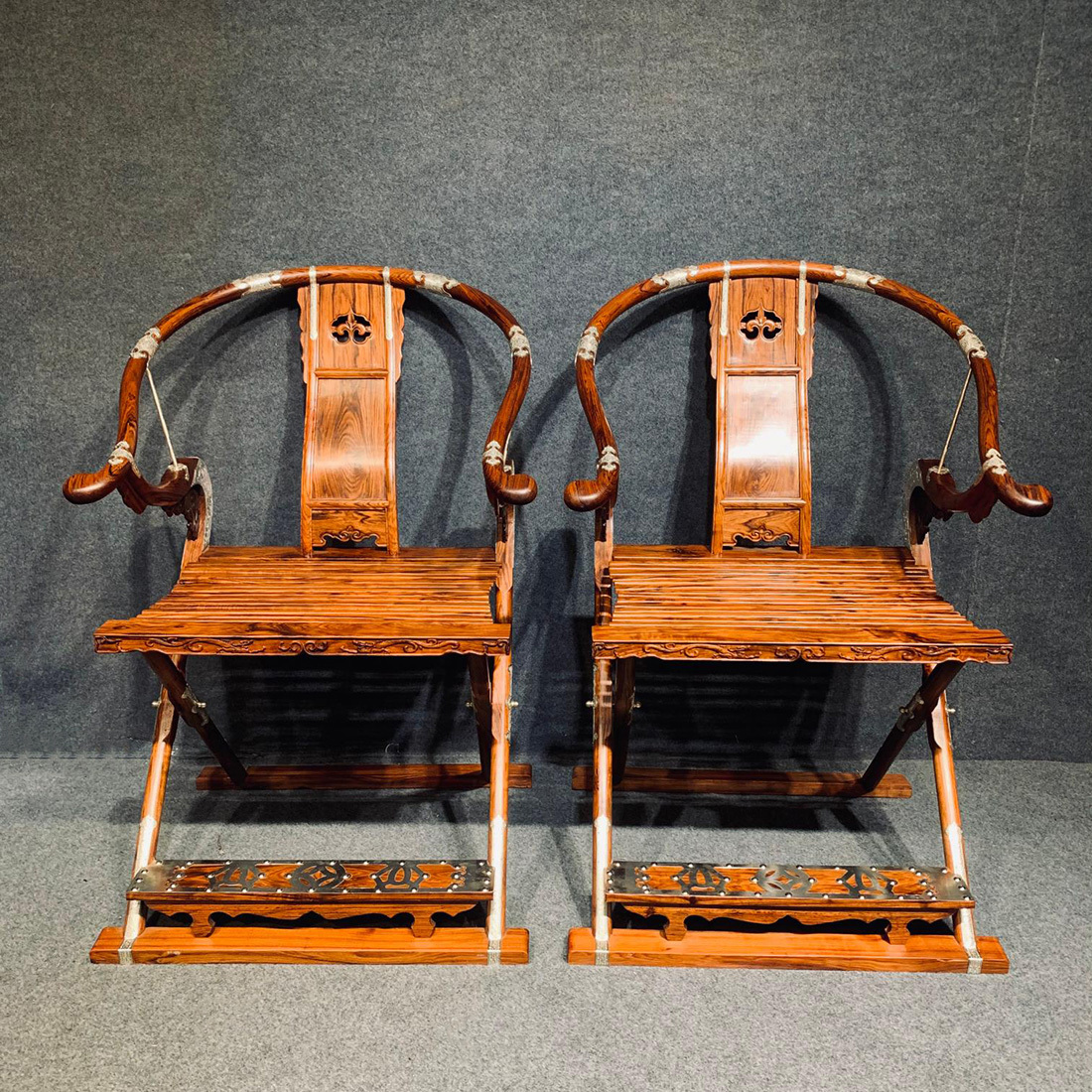 古珍木 中国・明式 黄花梨白銅嵌花紋交椅一対 文房置物 逸品 木器 古美術 古賞物 唐物 時代物 LT-08262拍卖