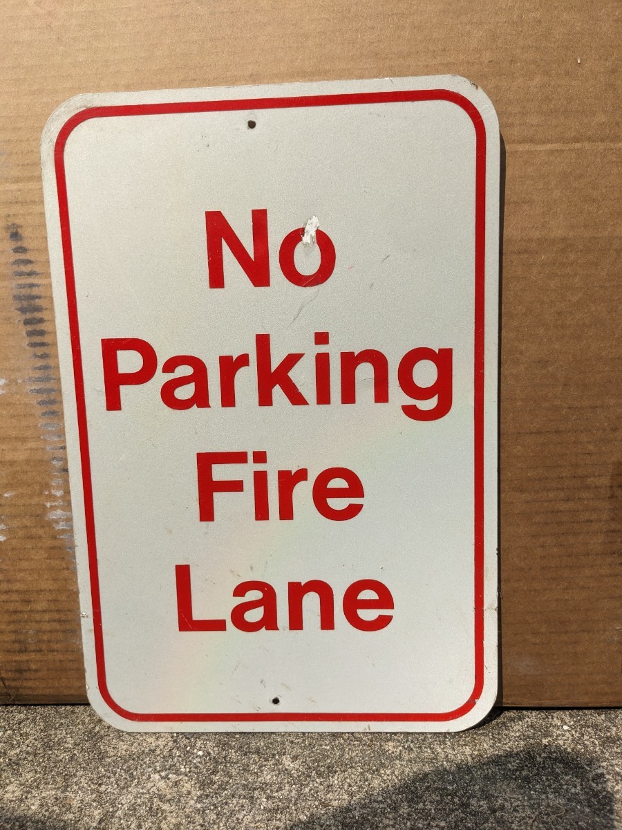 アメリカ 本物標識 ビンテージ No Parking Fire Lane 輸入品拍卖