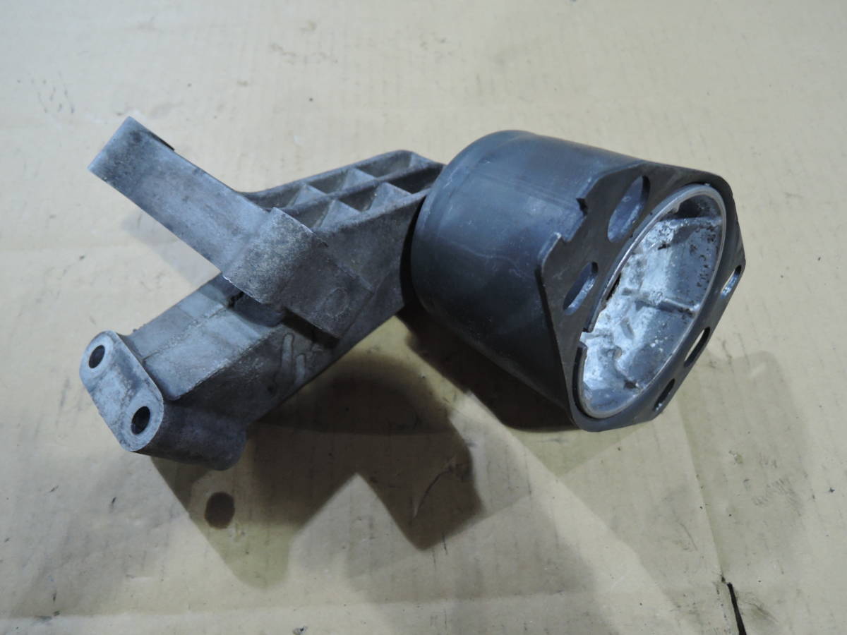 ZAR932000 アルファロメオ156 2.0L 右ハンドル MT エンジンマウント 左側 Alfa Romeo A-8456拍卖