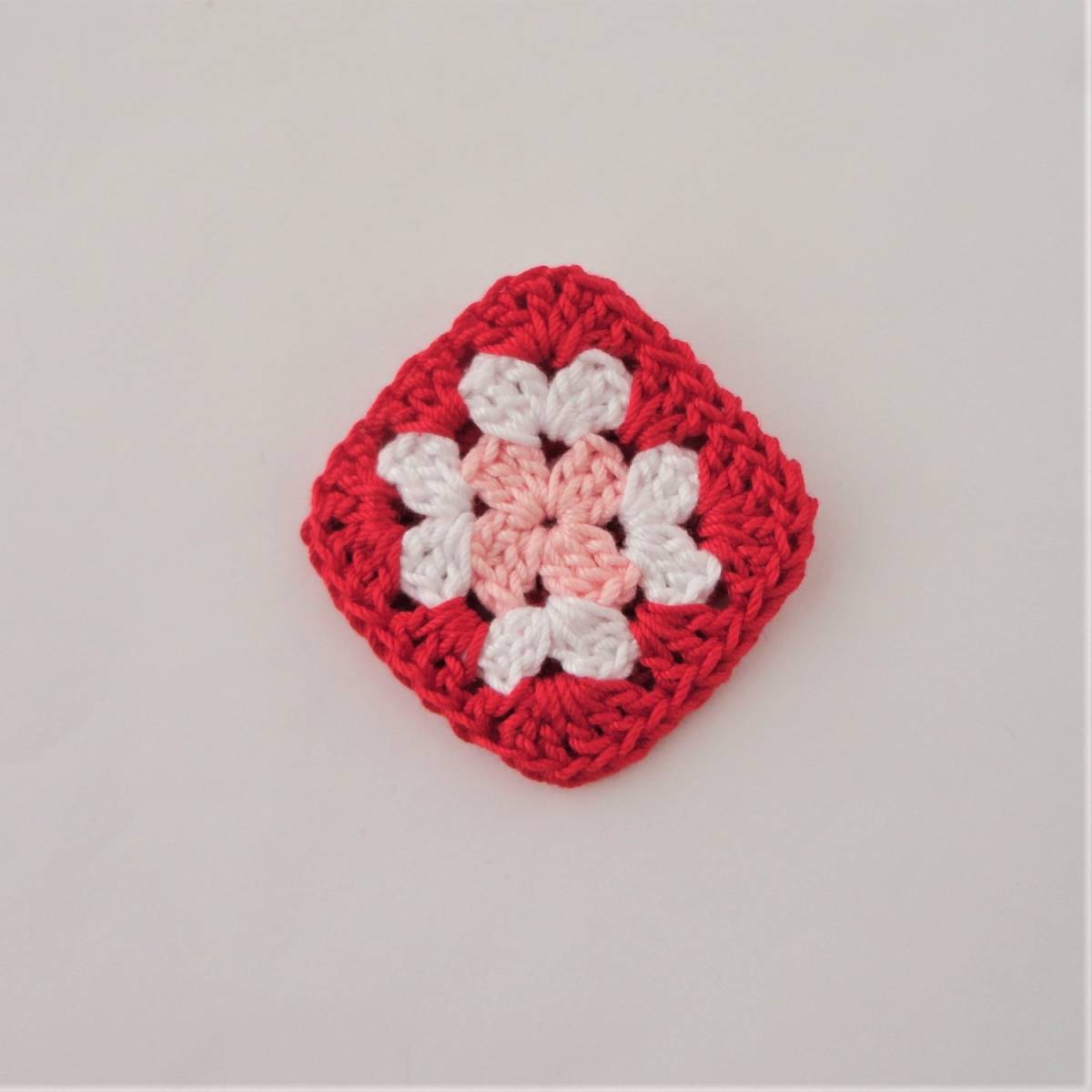 グラニースクエアのブローチ*RD*レース編み*ハンドメイド*b156拍卖