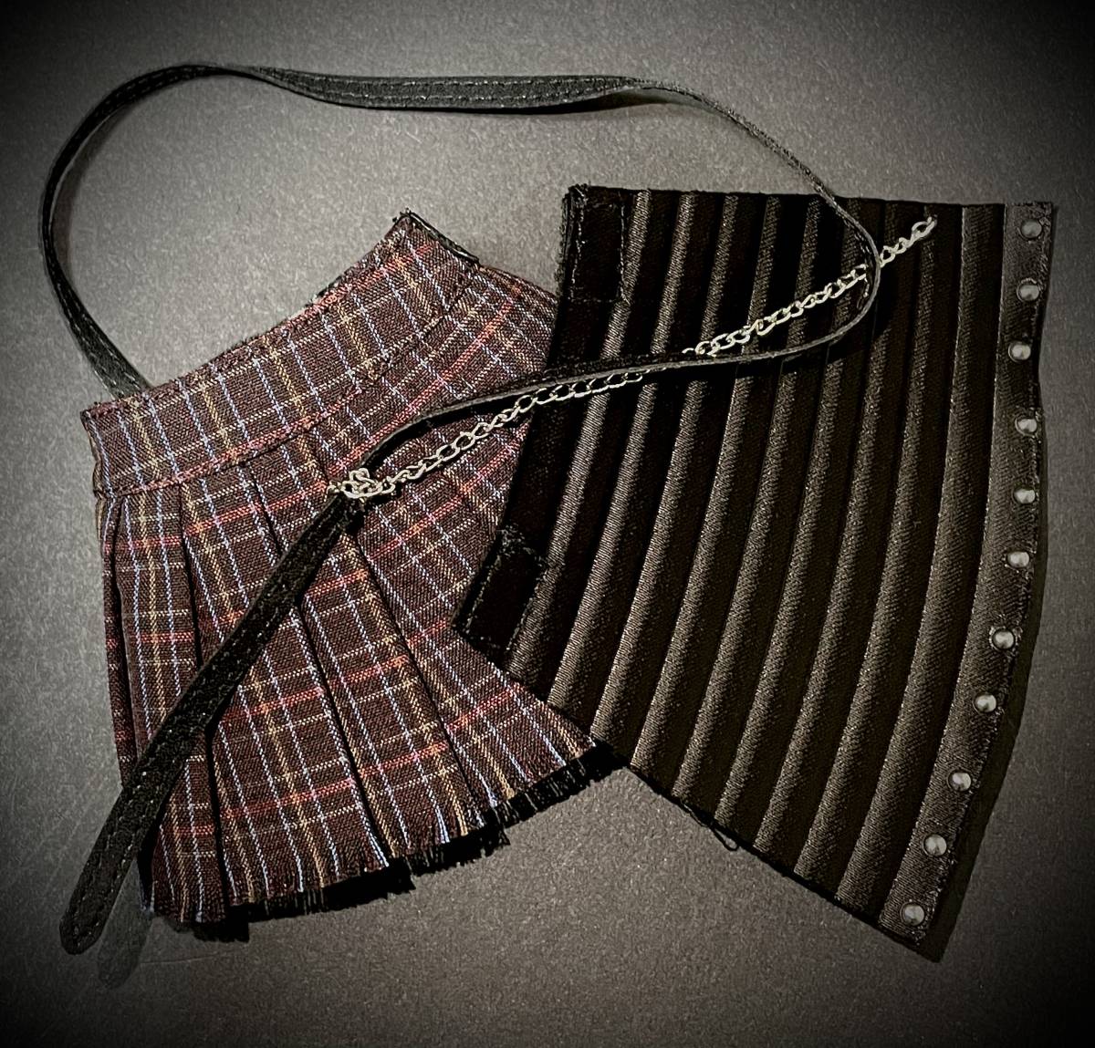 【値上げ予定】SUPER DUCK製 模型 1/6 女性 フィギュア用 Tbleague素体用 衣装 服 パンク ロック風 スカート チェーン ベルト付 (未使用拍卖