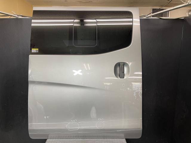 NV350キャラバン VR2E26 右 リア ドア パネル H210 3XAMA K51拍卖