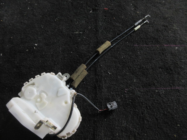 ★22R5G7654 KB2 レジェンド 純正右後ドアロック 修理やストック等に拍卖