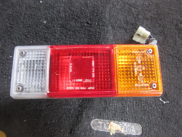 ★23R5 3-45199 SYE4T タイタン 純正右テール 運転席側 トラック 修理やストック等に拍卖