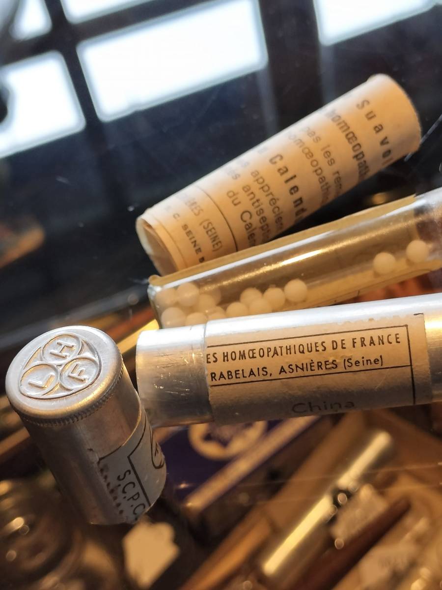 フランスアンティーク タグ付きエンボスにモノグラムLHF 薬 アルミ ガラス 缶 チューブ!拍卖