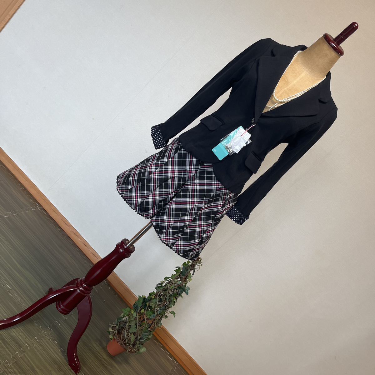 11-5新品 ラブトキシック フォーマルスーツ チェック柄ショート丈ワイドパンツプリーツフレアスカート風 リボンネクタイ付き150 M拍卖