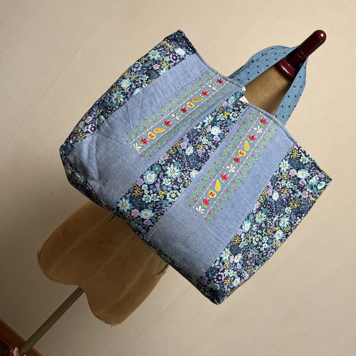 11-5新品 ハンドメイド リメイクパッチワーク 昭和レトロリメイク大きめざっくりトートバッグ エコバッグ布製 ハンドバッグ 青花柄拍卖