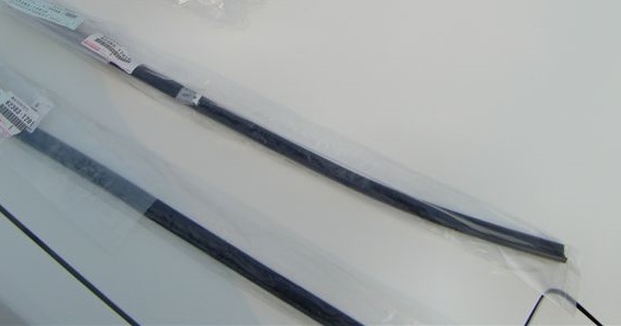 ●新品 トヨタ純正 AE86 レビン トレノ ルーフサイド ウェザーストリップ 2本セット 左右共通拍卖