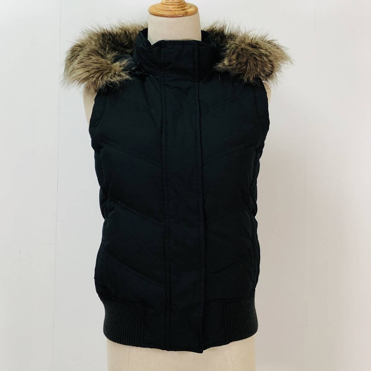 k0834 黄金比 美品 GAP ギャップ ダウンベスト フルジップ スナップボタン フード 冬 XS 黒 レディース 上質 シンプルデイリーカジュアル拍卖