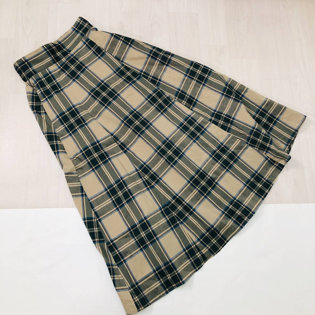 k1049 美品 terawear emu てらさん しまむら スカート 麻混 ミモレ丈 ポケット S 緑系 チェック レディース 上品 エレガントガーリーチック拍卖