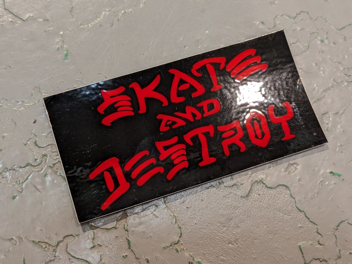 NEW THRASHER スラッシャー マガジン ステッカー スケートボード ブラック レッド (まとめ買いOK) independent vans spitfire powell flip拍卖