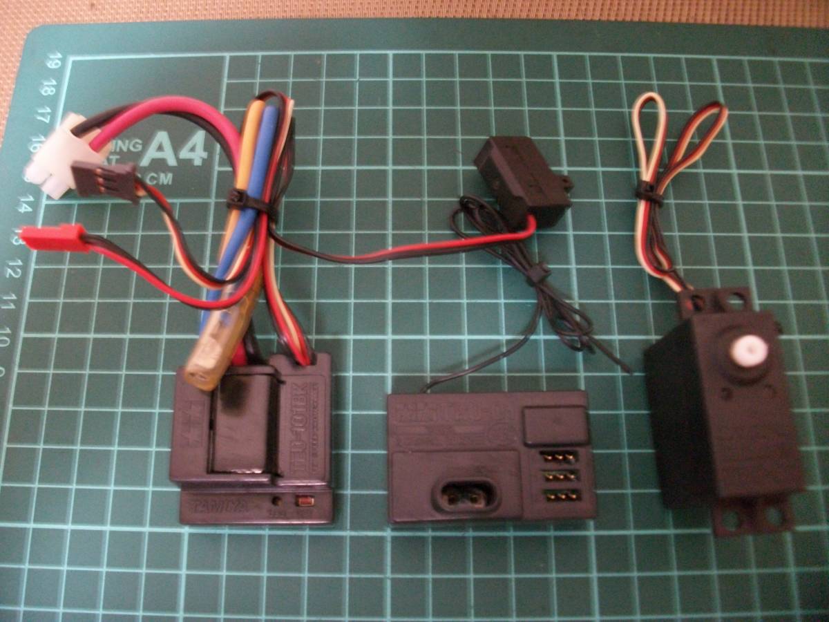 【激安目玉商品】田宮 アンプ(TEU-101BK)サーボセット クリスタル無 簡易通電動作確認済 一応ジャンク扱 レターパック送料一律!!拍卖