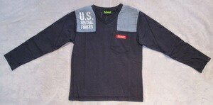 ☆【郵便(クリックポスト)対応】Reboot 子供 肩とバックにロゴプリント 前ポケット付き委VネックロンT 140cm (58-891411)拍卖