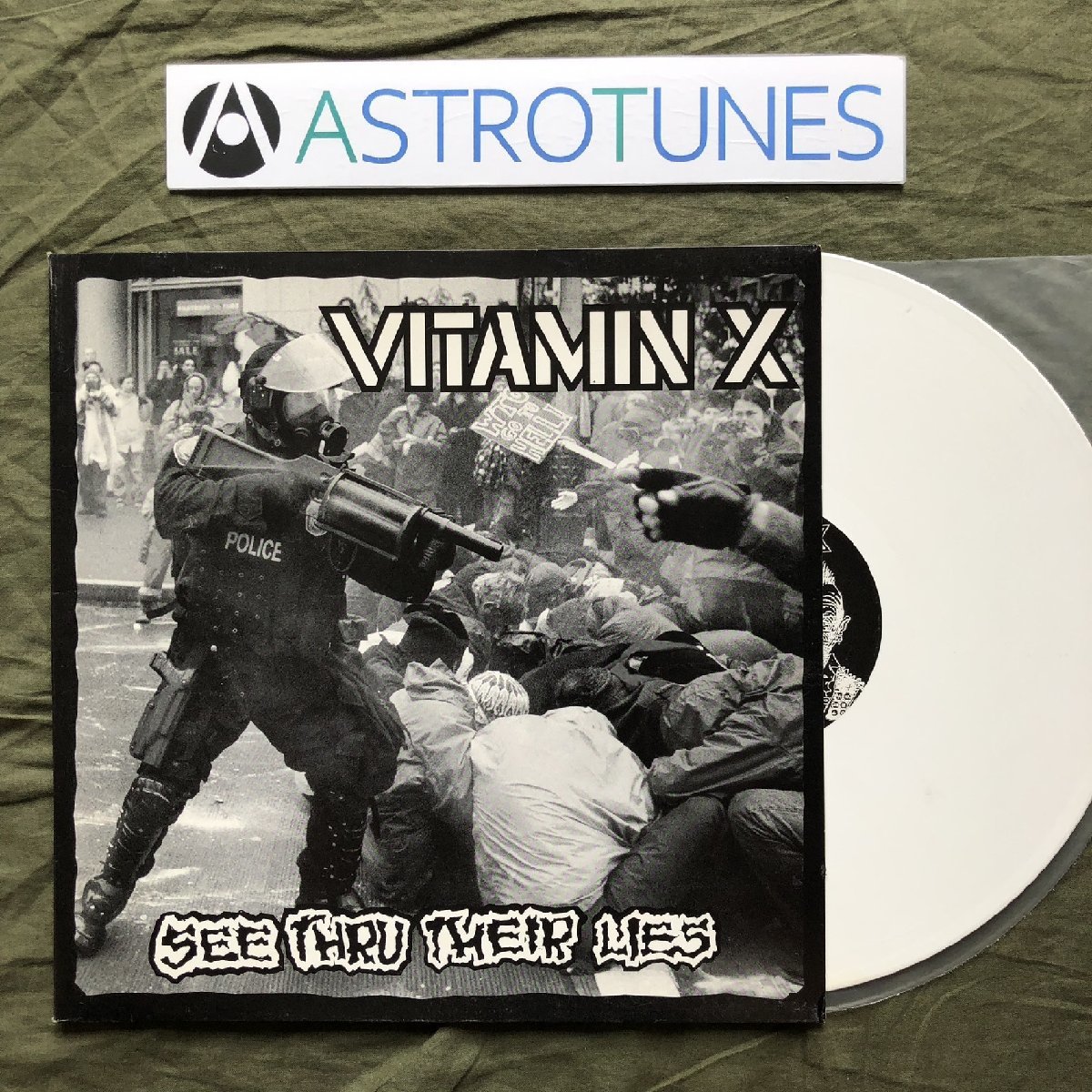 良ジャケ 激レア 白盤 2000年 米国盤 オリジナルリリース盤 Vitamin X カラーLPレコード See Thru Their Lies ハードコア・パンク拍卖