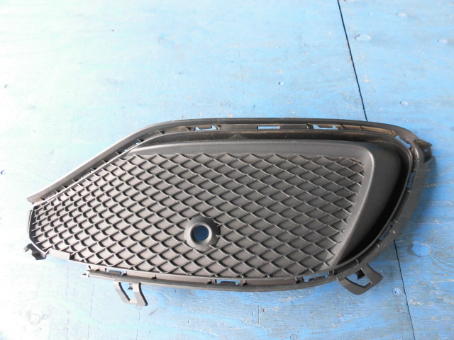 ベンツ W117 CLA グリル 右 Z32拍卖