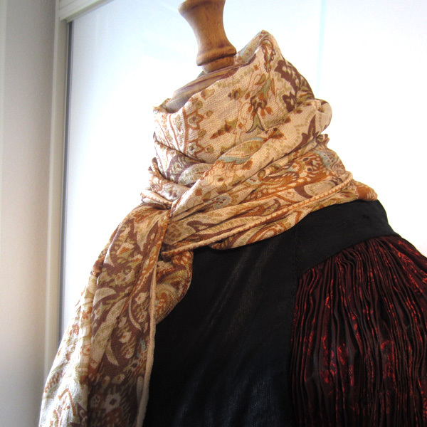 美品 総柄 薄手ストール拍卖