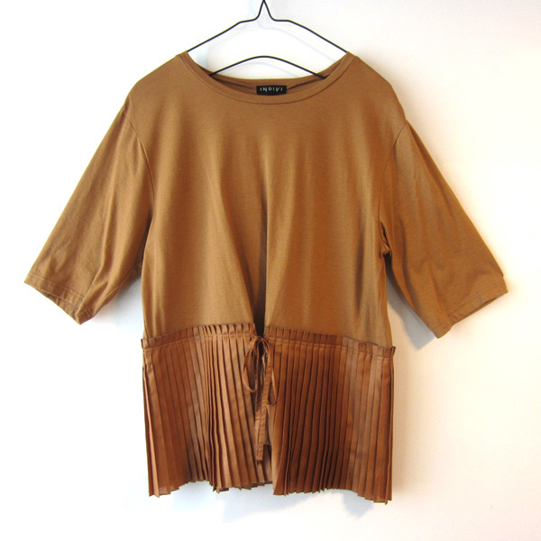 美品 インディヴィ INDIVI ギャザーの付いたカットソー拍卖