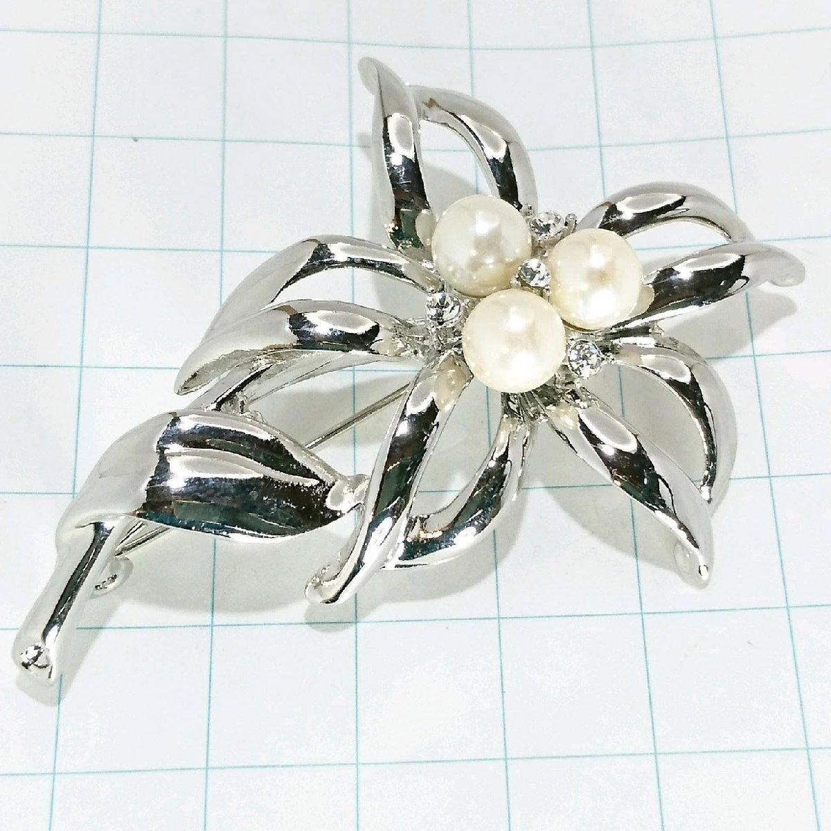 送料無料)ビンテージ☆パール お花モチーフ☆アンティークブローチ A17500拍卖