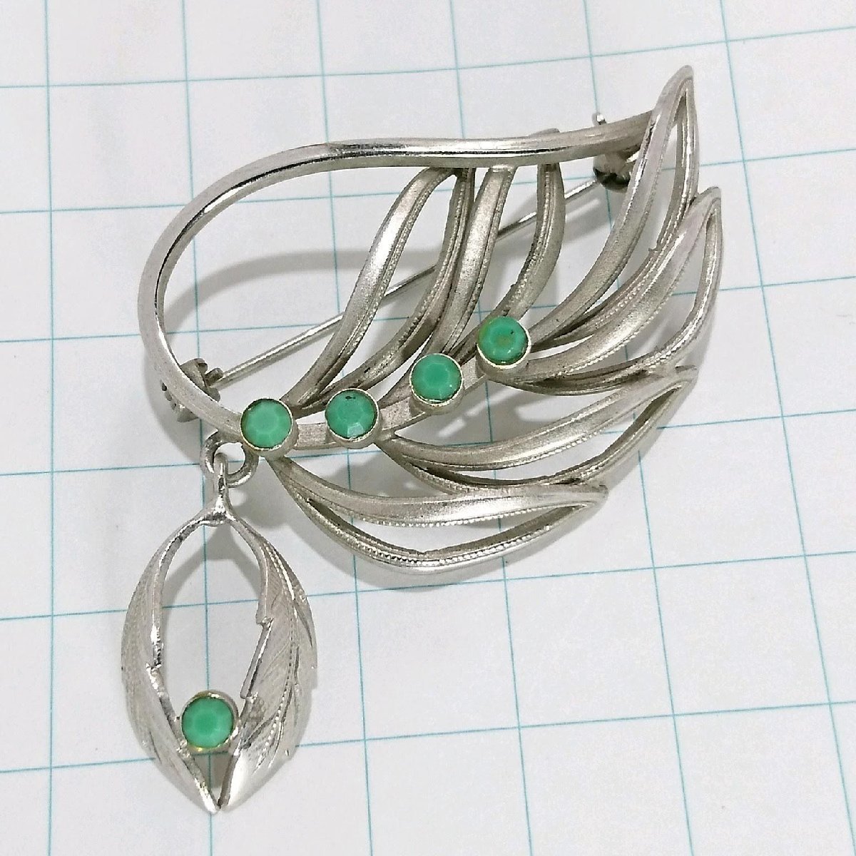 送料無料)ビンテージ☆ゆらゆら葉っぱモチーフ☆アンティークブローチ A16930拍卖