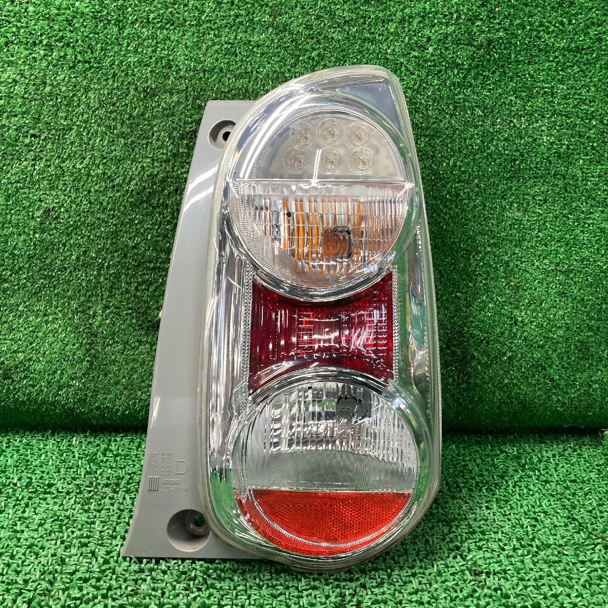 ♪♪パッソ 1.0プラスHana 右 テールランプ テールライト KOITO 220-51004 点灯確認済(W7248)♪♪拍卖