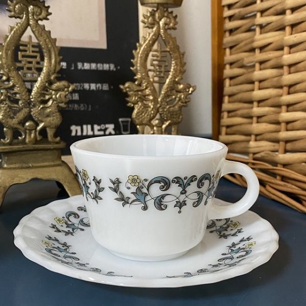 ◆台湾レトロ◆ミルクガラス◆カップ&ソーサー ブルー◆台湾食器◆ヴィンテージ tc881012a拍卖