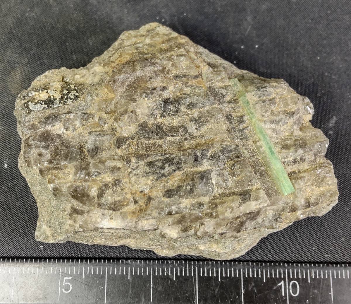 エメラルド ( 緑柱石 ) 母岩① 産地 中国 雲南省 文山拍卖