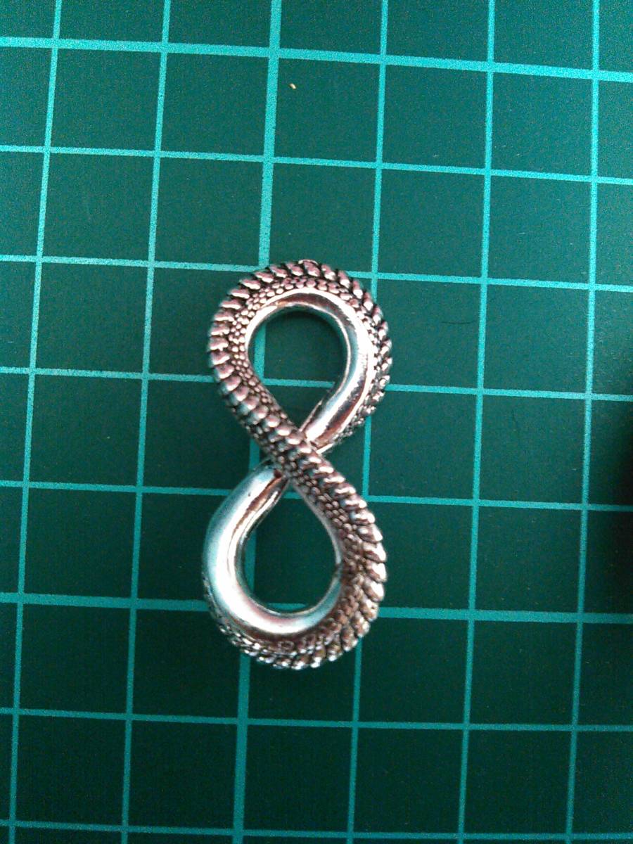 メビウスリング 検) 立体 ウロボロス キーホルダー 装飾 バックミラー ステンレス ネックレス ペンダント メタル パンク 拍卖