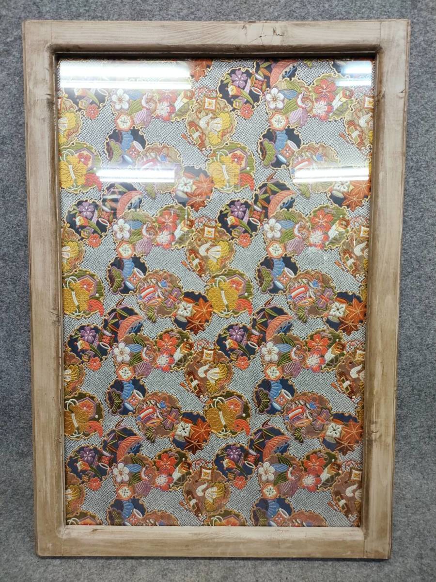 和柄生地 飾り絵 刺繍 木製額縁 幅 51cm 縦 74cm 厚さ 2.5cm拍卖