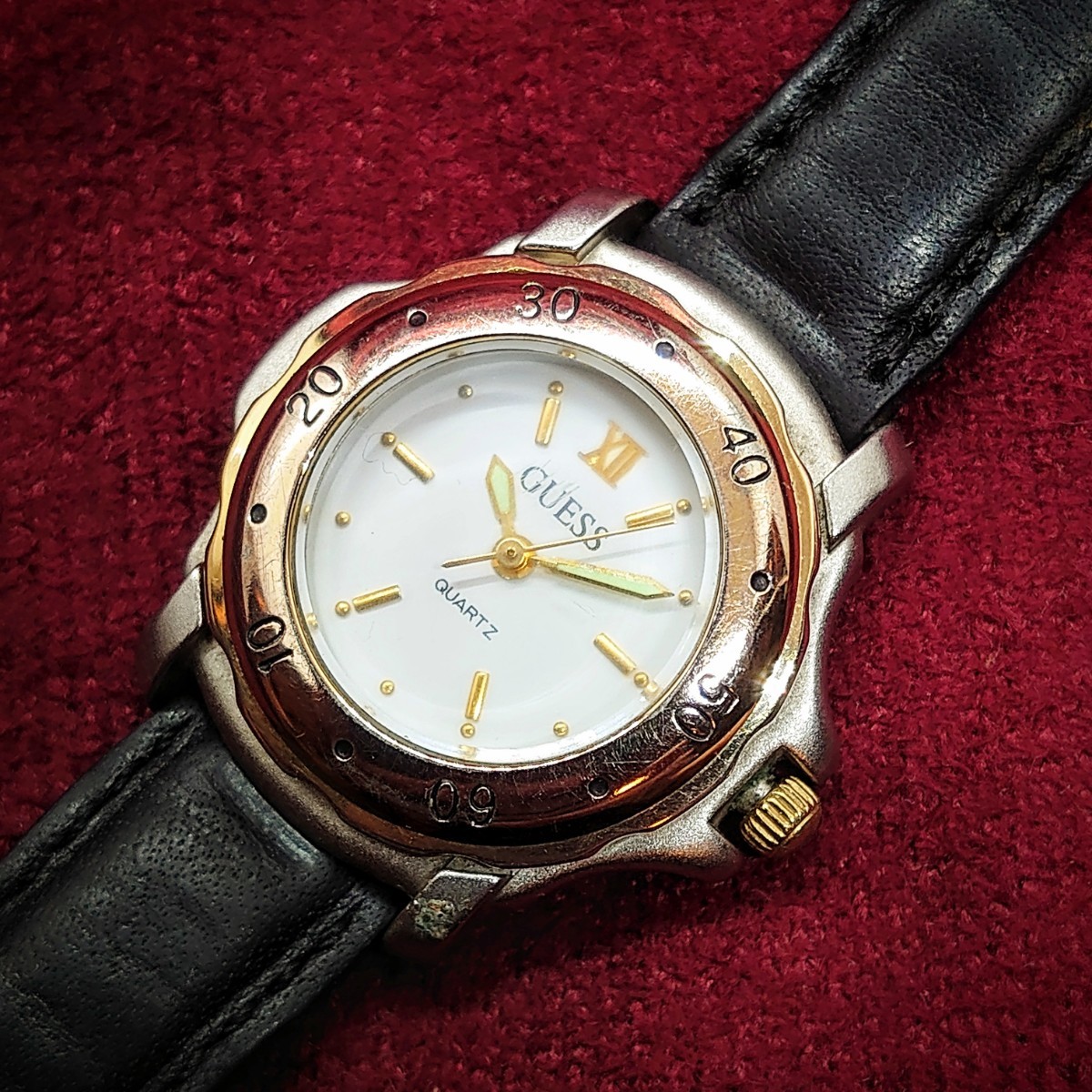 9159【動作品】GUESS 3針アナログ ブランド レディース腕時計 ゴールド×白文字盤 ゲス ウォッチ拍卖