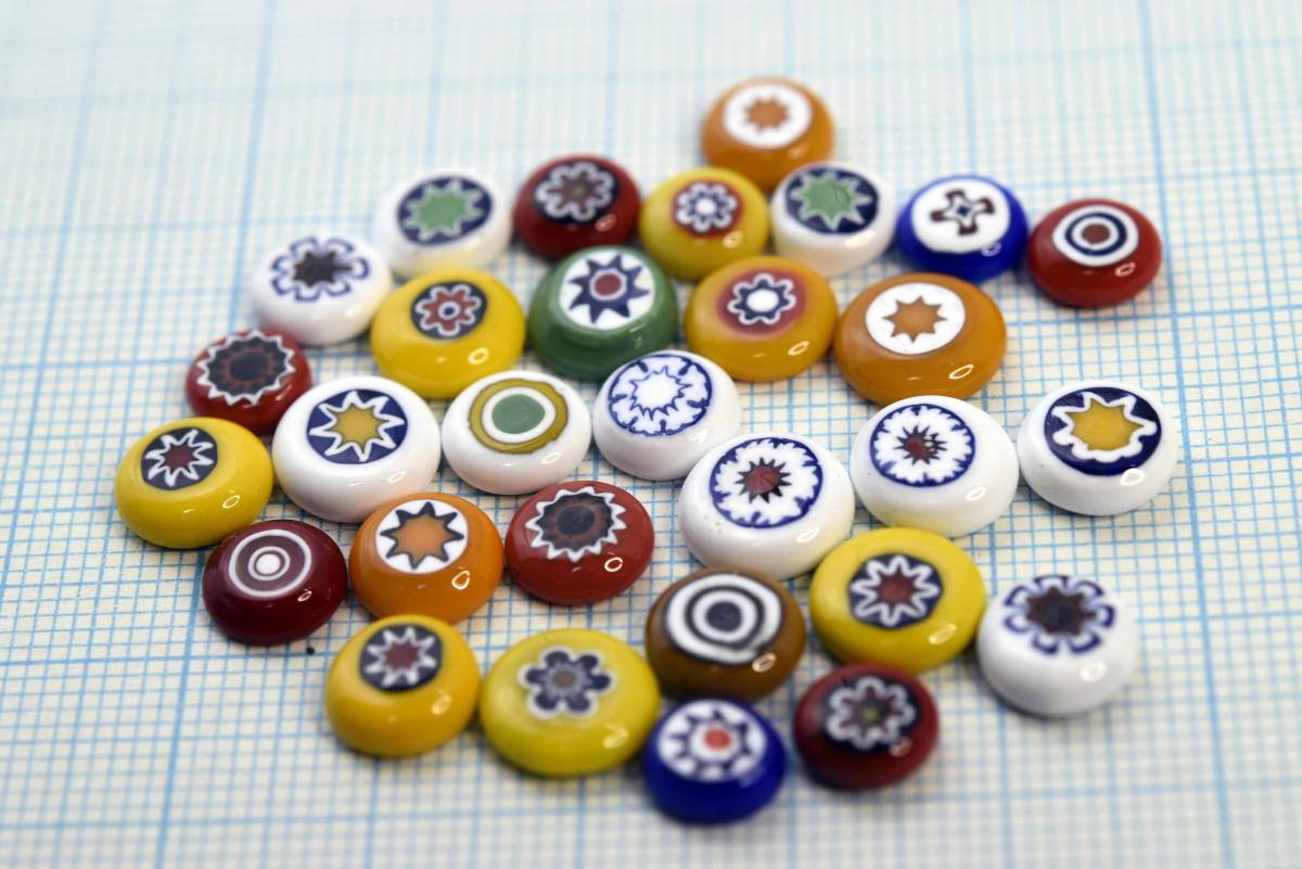 【ガラス ビーズ ミルフィオリ flat beads】+ ダイクロビーズ 厳選 *加工済 y2182-463拍卖