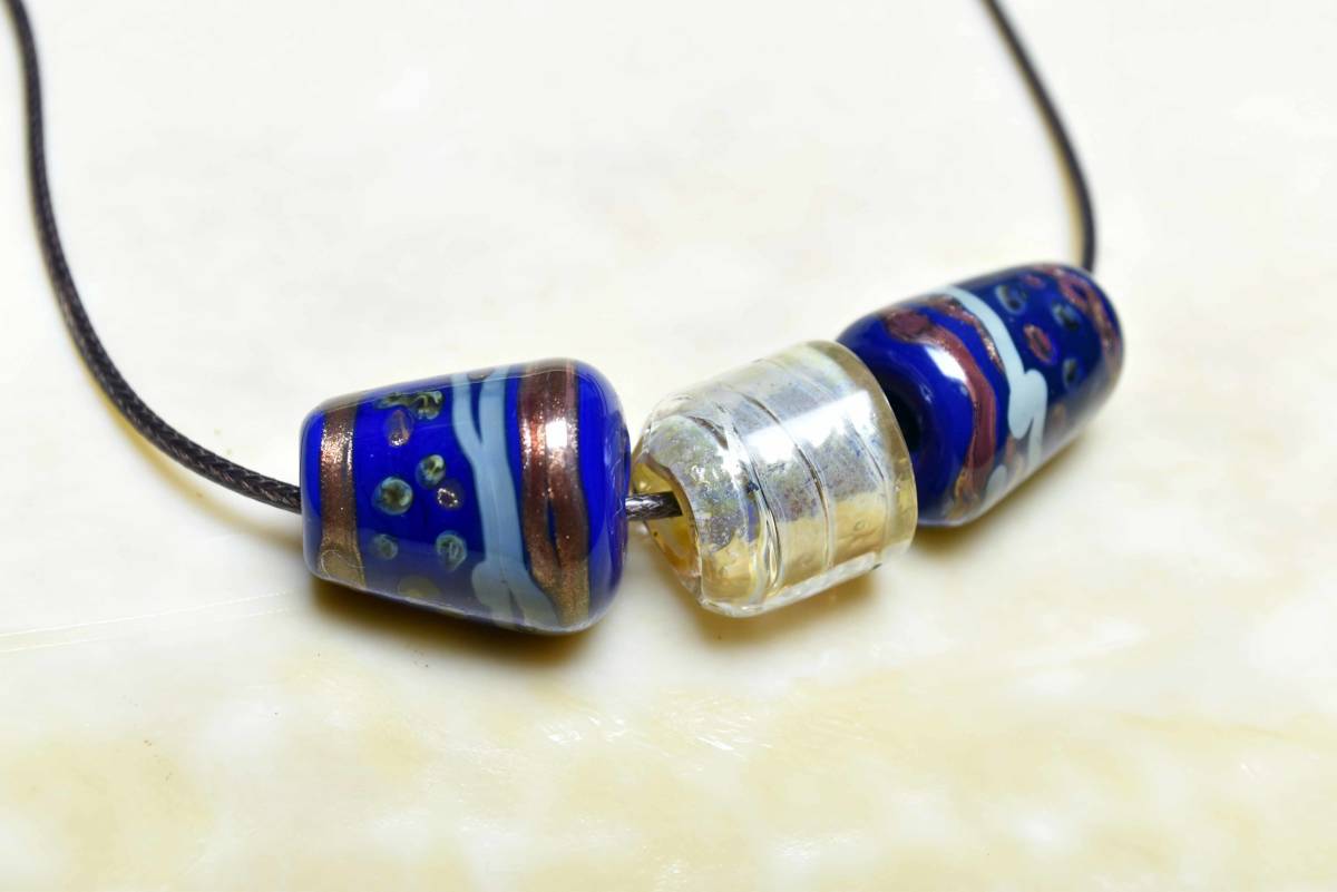 ガラス工芸家の創作した一点物のガラスのアクセサリー。トンボ玉,y2516-476拍卖