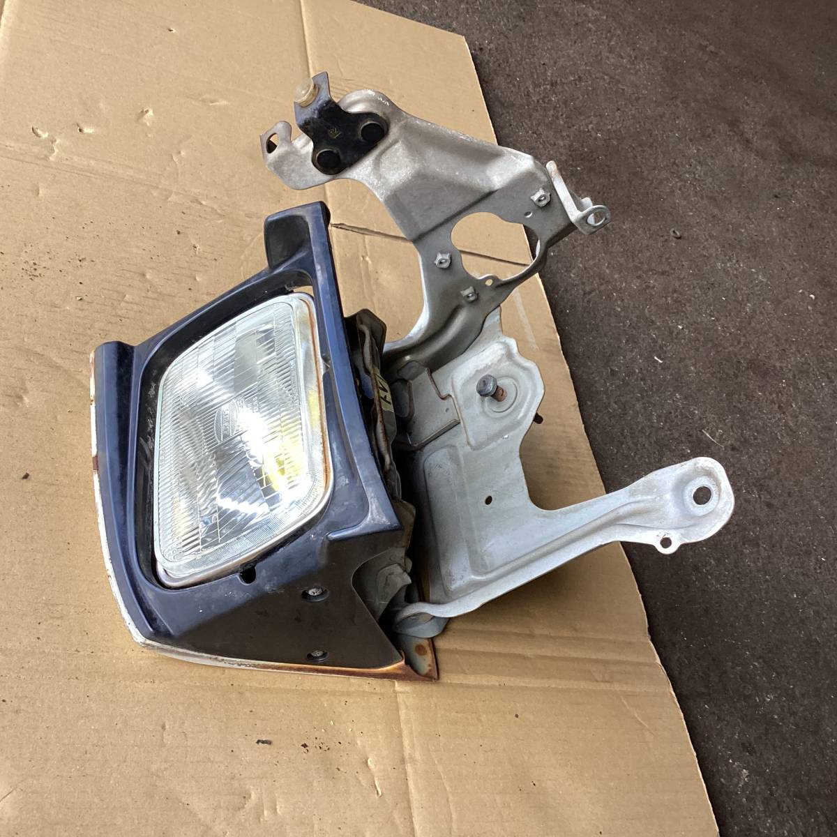 トヨタトレノ1600GTAE924AGのライト一式中古右側です。拍卖