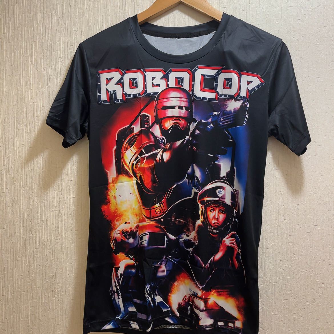 新品★ブラック★ROBOCOP★ロボコップ★Tシャツ★ユニセックス★M拍卖