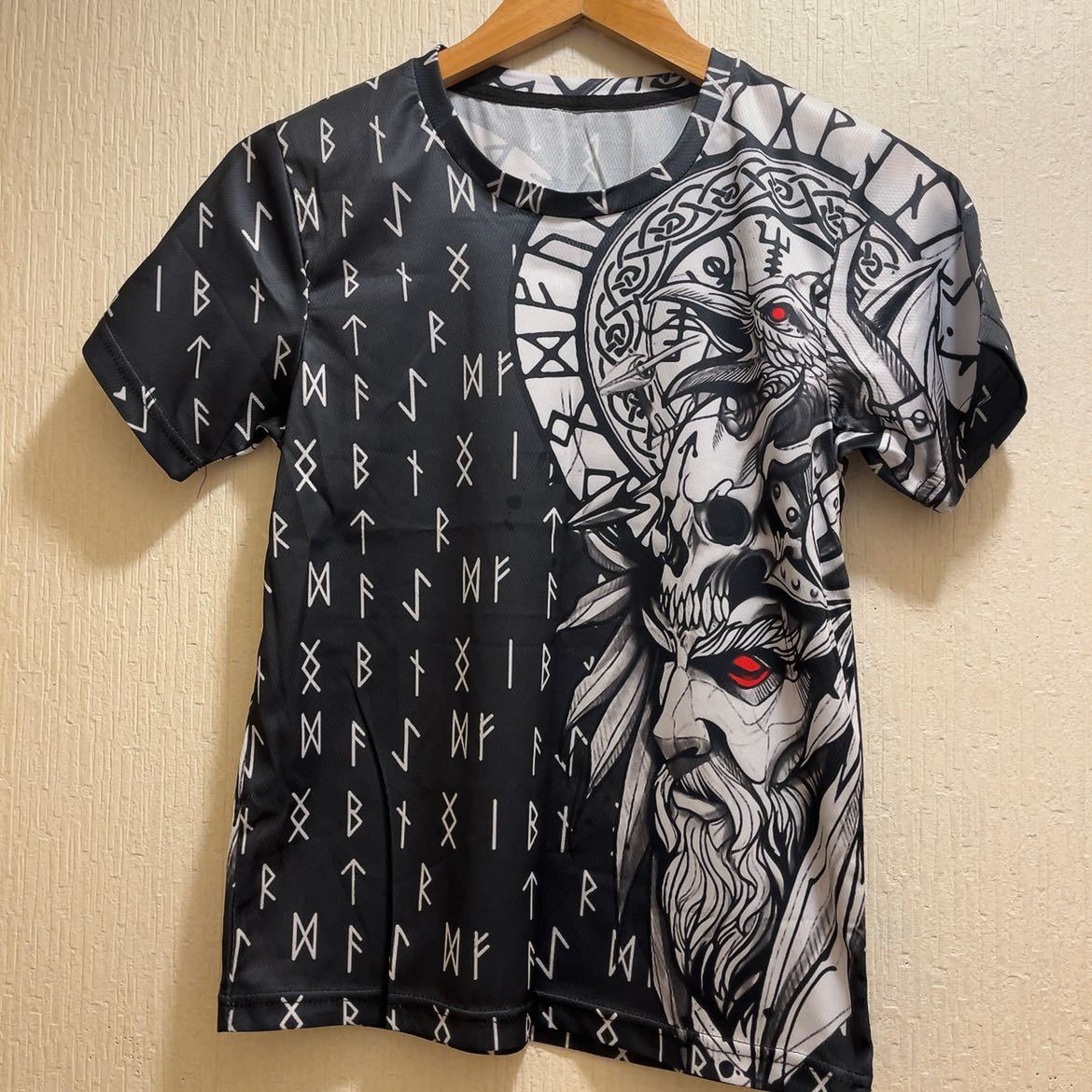 新品★ブラック&ホワイト★海外ドラマ★バイキング★Tシャツ★ユニセックス★M拍卖