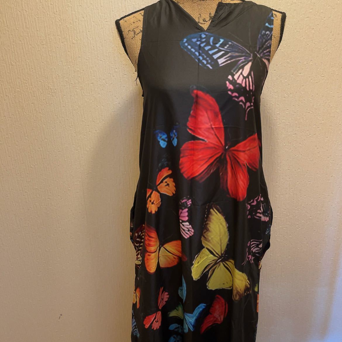 新品★ブラック★カラフル蝶々柄★総柄★マキシワンピース★ホームウェア★M拍卖
