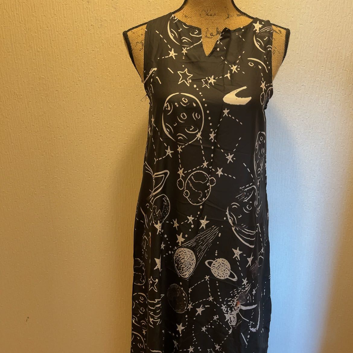 新品★ブラック地★宇宙&月&星柄★総柄★マキシワンピース★ホームウェア★M拍卖