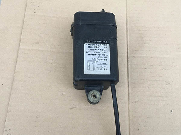 車種不明 6V ? バッテリーケース バッテリーカバー拍卖